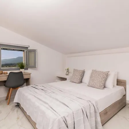 فيلة Chrysso By *